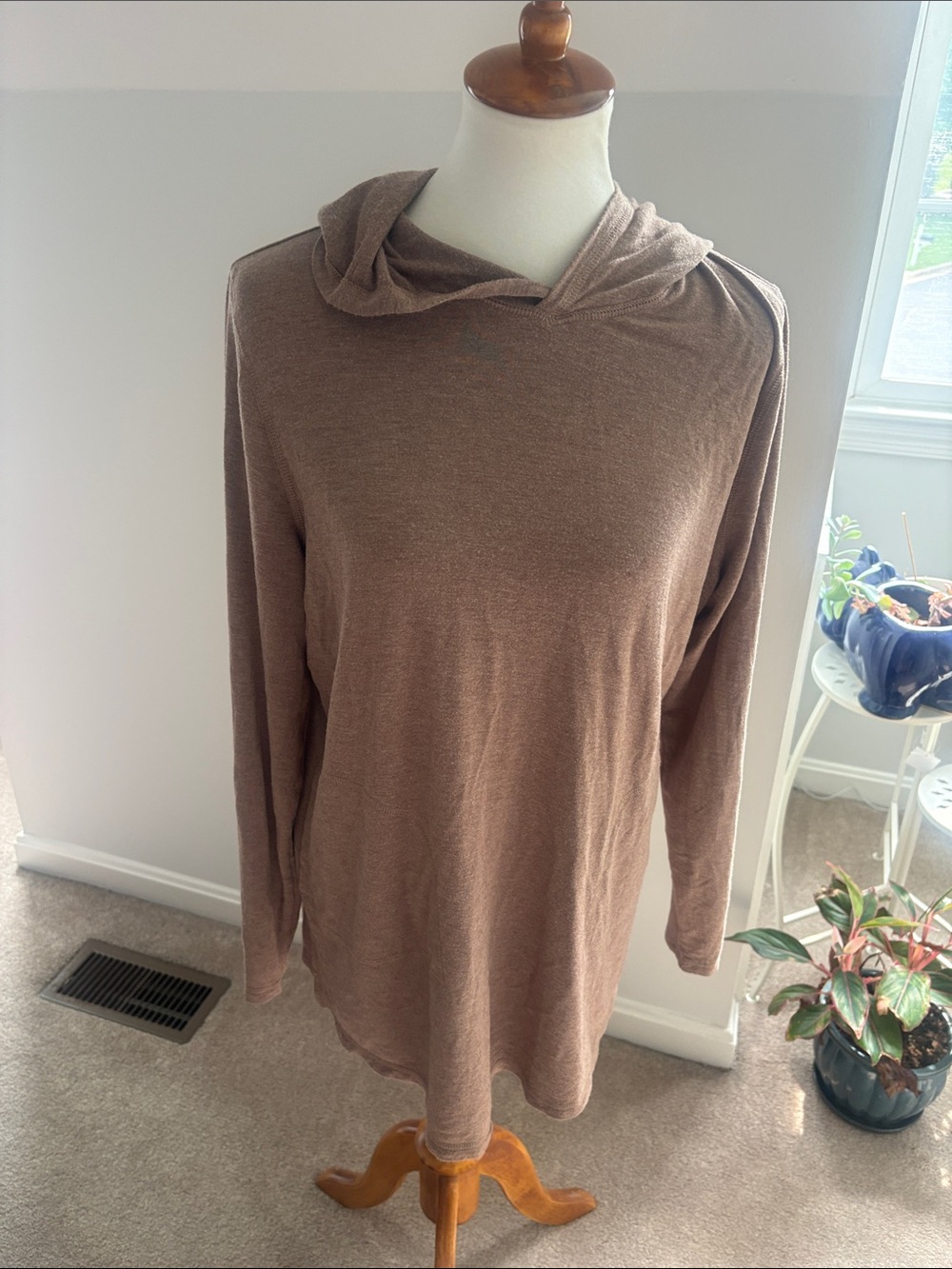Isaac Mizrahi Lightweight Hooded Longsleeve Top in Taupe